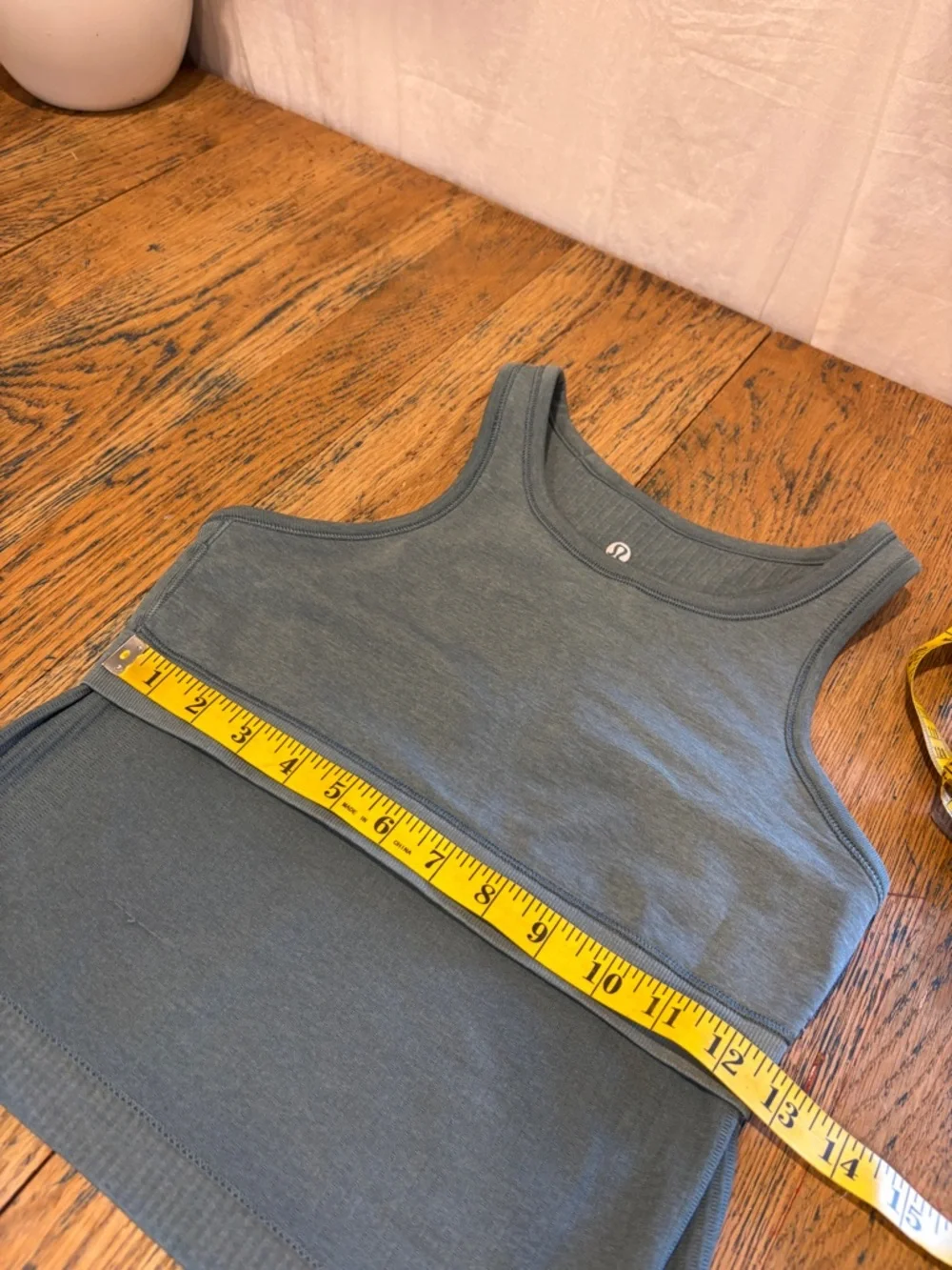 LULULEMON Green Cropped Racerback Tank Top – Size 6 – Ribbed - Picture 7 of 7